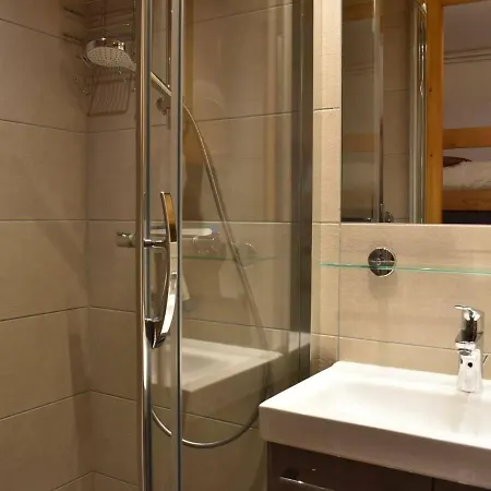 Apartment Renove Pour 3 Personnes A Meribel, Proche Pistes Et Commerces, Balcon Sud - Fr-1-180-33